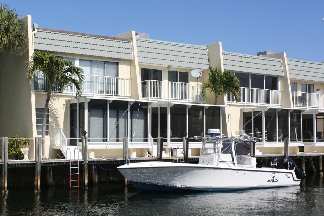 For Sale: $925,000 (3 beds, 2 baths, 1562 Square Feet)