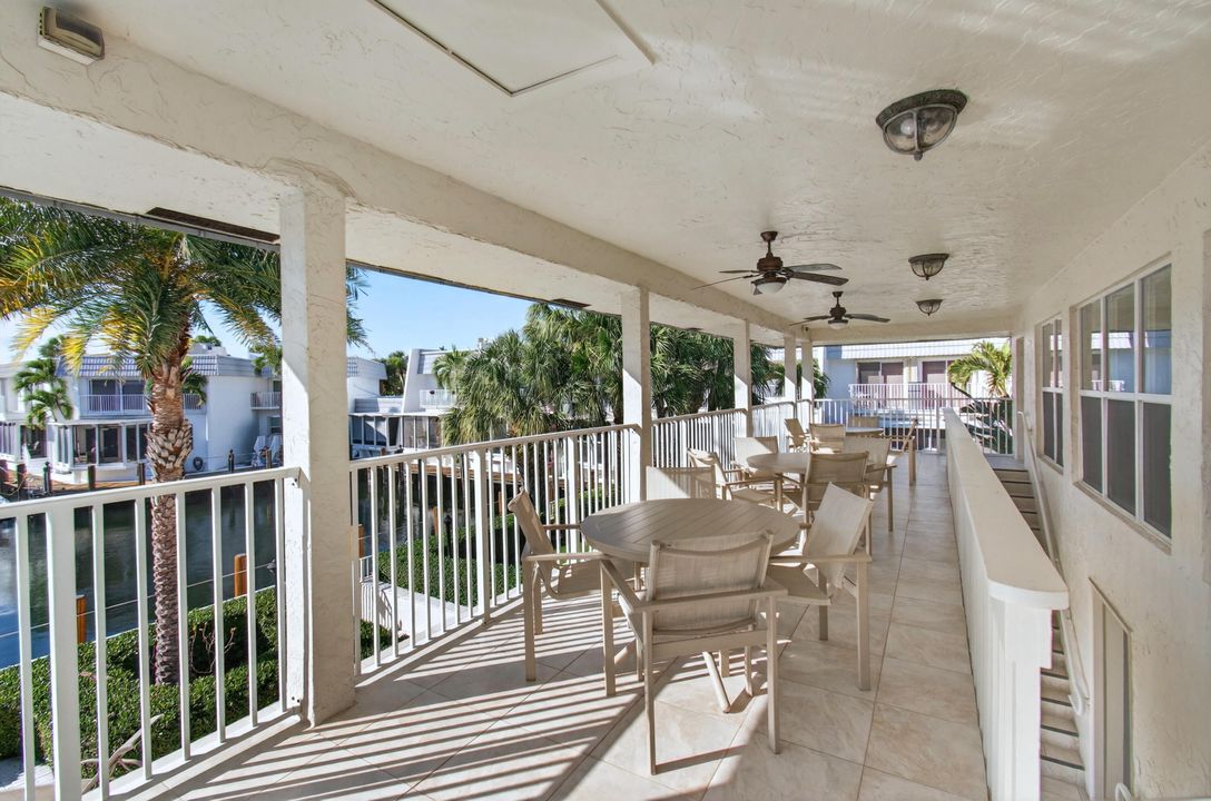 For Sale: $925,000 (3 beds, 2 baths, 1562 Square Feet)