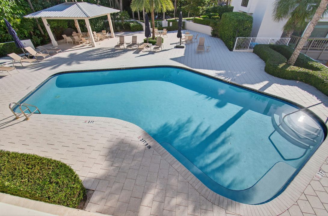 For Sale: $925,000 (3 beds, 2 baths, 1562 Square Feet)