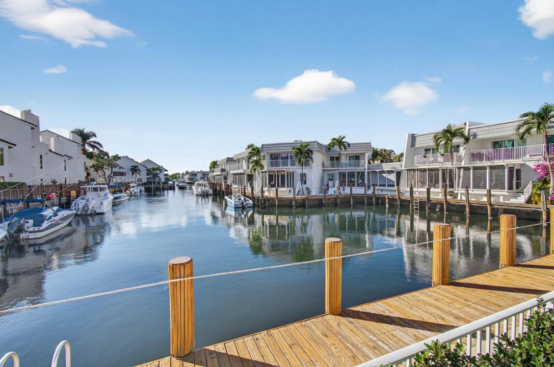 For Sale: $925,000 (3 beds, 2 baths, 1562 Square Feet)