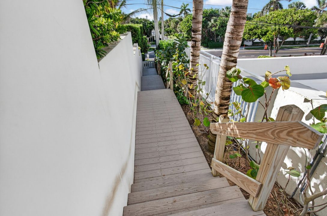 For Sale: $925,000 (3 beds, 2 baths, 1562 Square Feet)