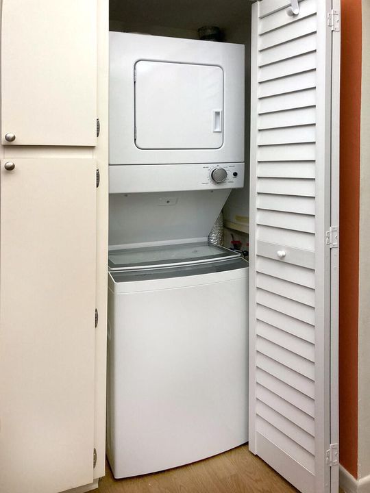 В аренду: $4,500 (1 спален, 1 ванн, 860 Квадратных фут)