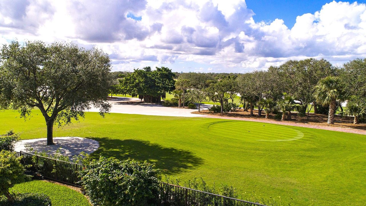 For Sale: $2,299,000 (5 beds, 5 baths, 4750 Square Feet)