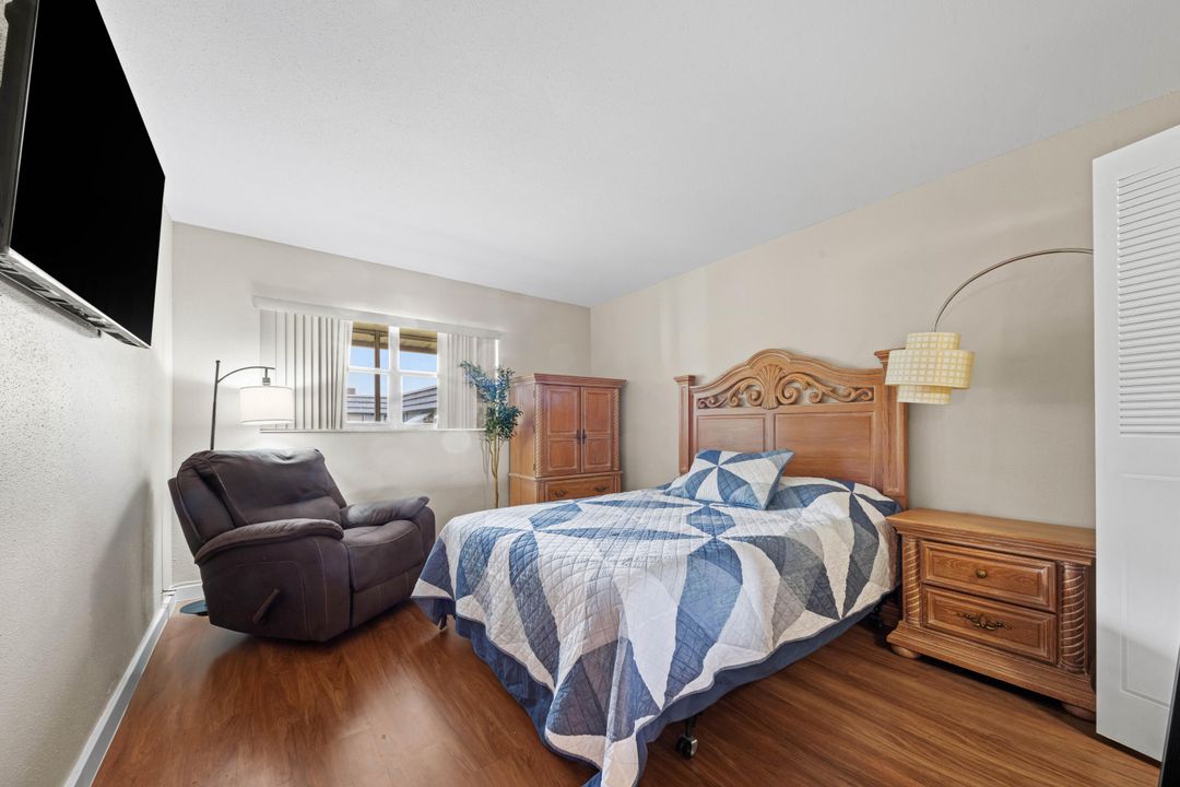 For Rent: $2,500 (2 beds, 2 baths, 880 Square Feet)