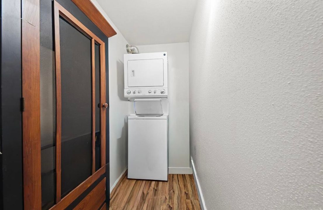 For Rent: $2,500 (2 beds, 2 baths, 880 Square Feet)