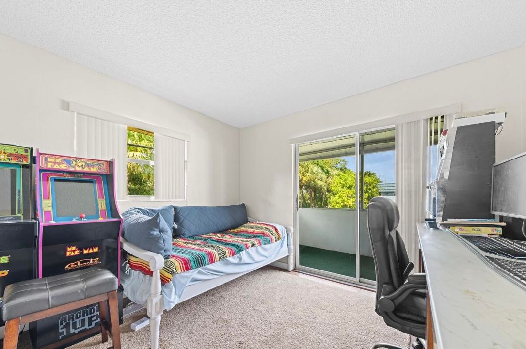 For Rent: $2,500 (2 beds, 2 baths, 880 Square Feet)