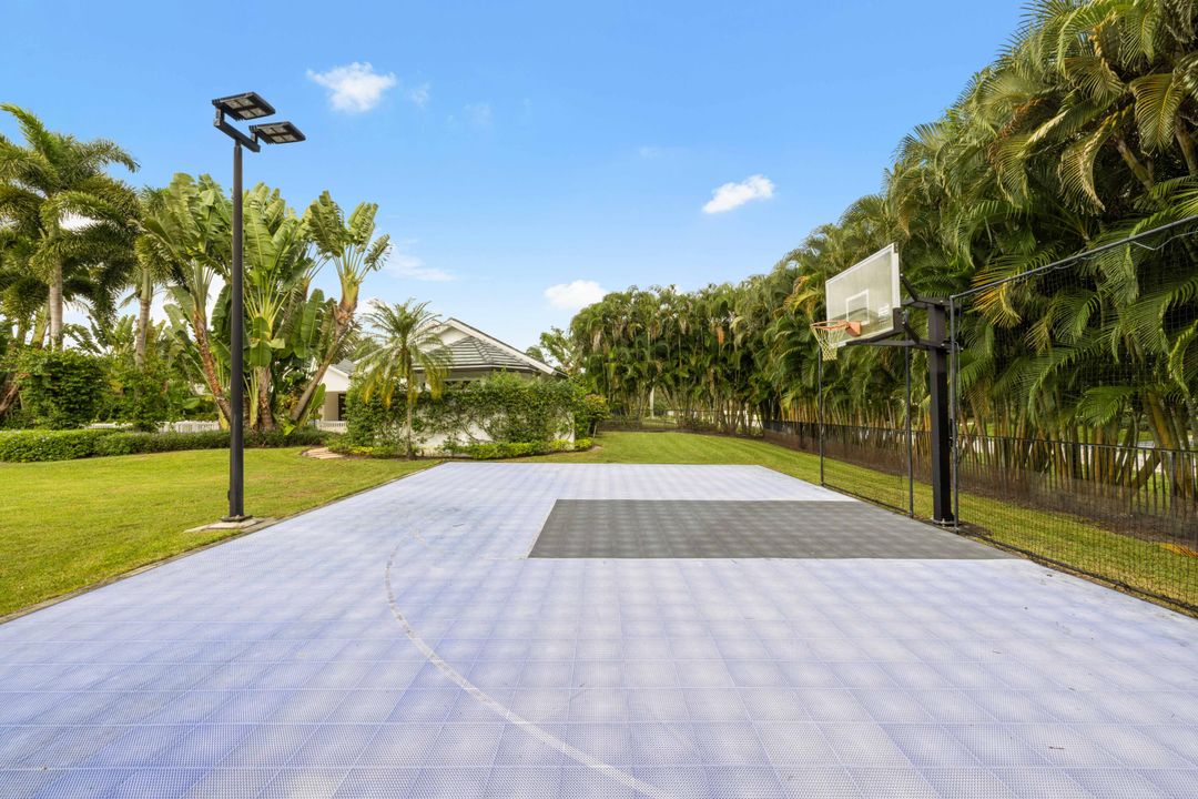 For Sale: $4,325,000 (4 beds, 6 baths, 5302 Square Feet)