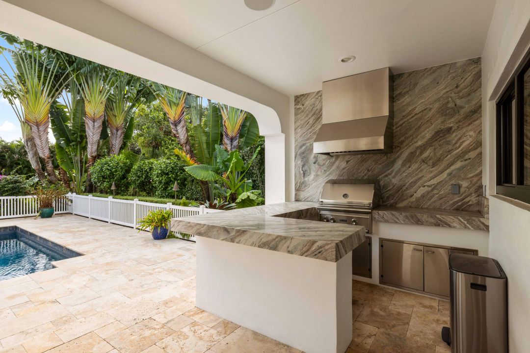 For Sale: $4,325,000 (4 beds, 6 baths, 5302 Square Feet)