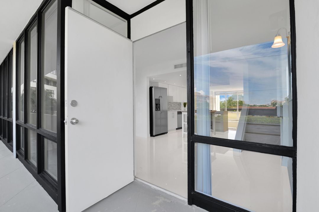 For Sale: $350,000 (2 beds, 2 baths, 1281 Square Feet)