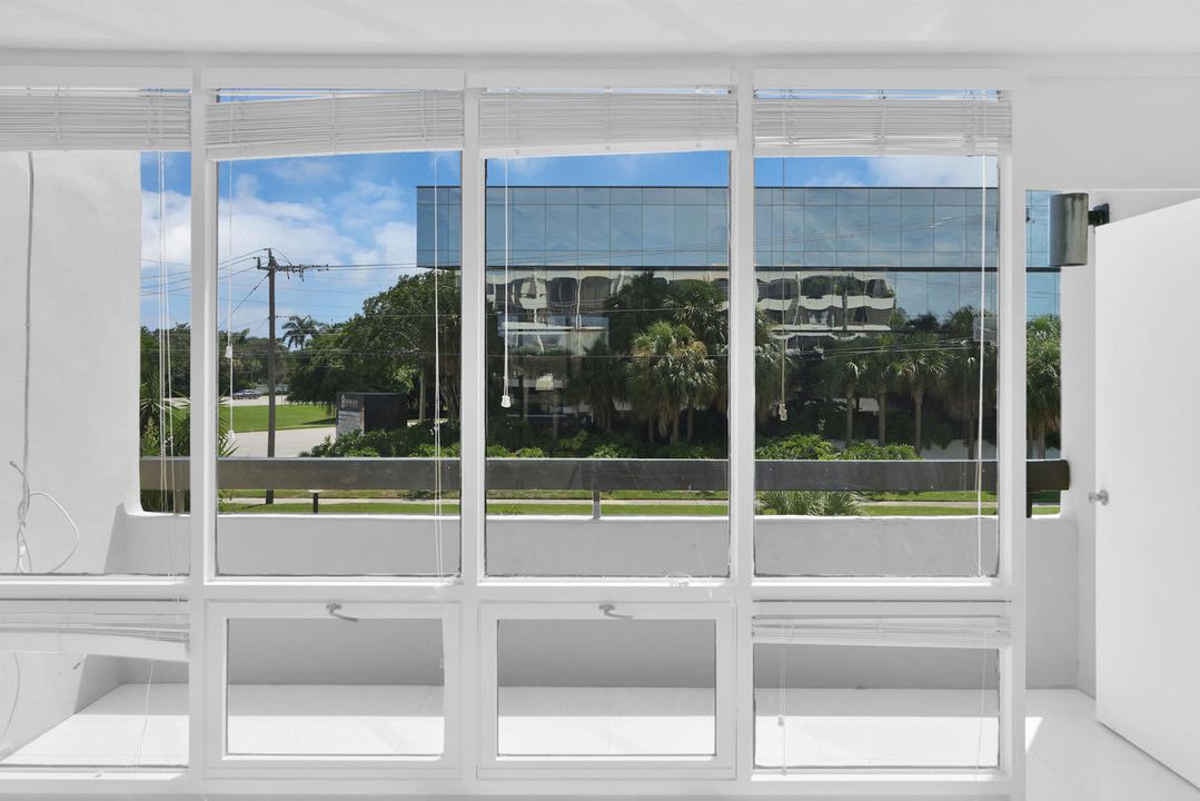 For Sale: $350,000 (2 beds, 2 baths, 1281 Square Feet)