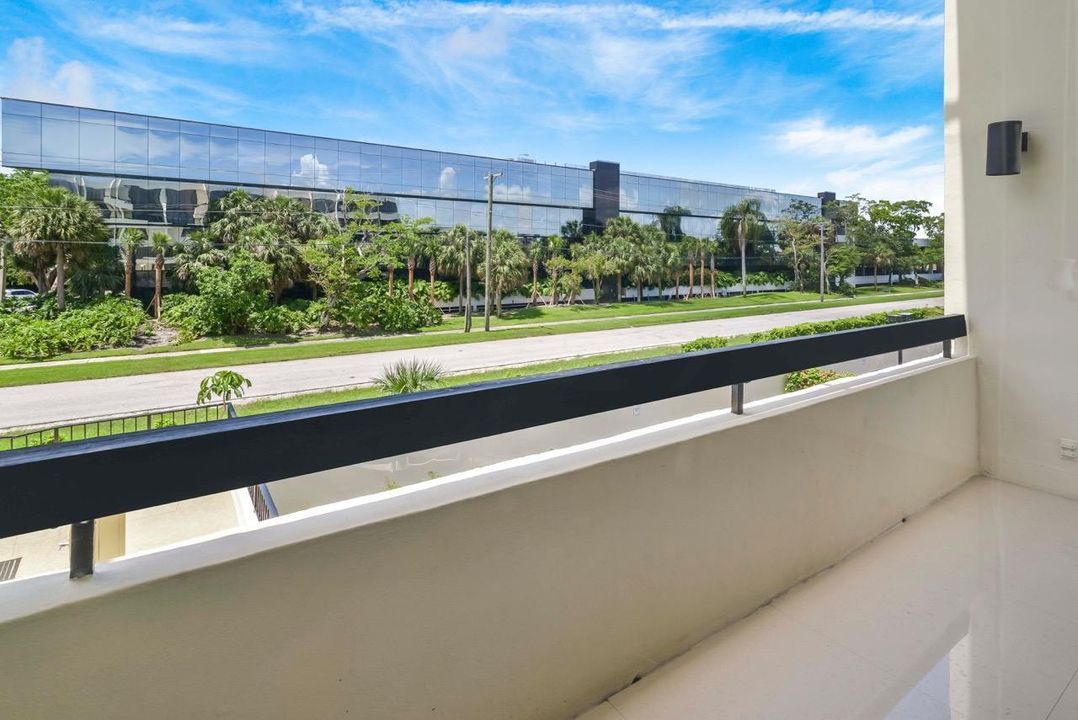 For Sale: $350,000 (2 beds, 2 baths, 1281 Square Feet)