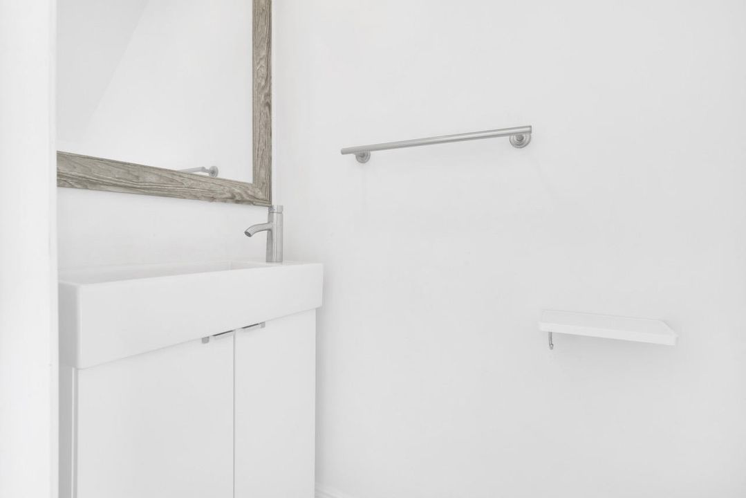 For Sale: $350,000 (2 beds, 2 baths, 1281 Square Feet)