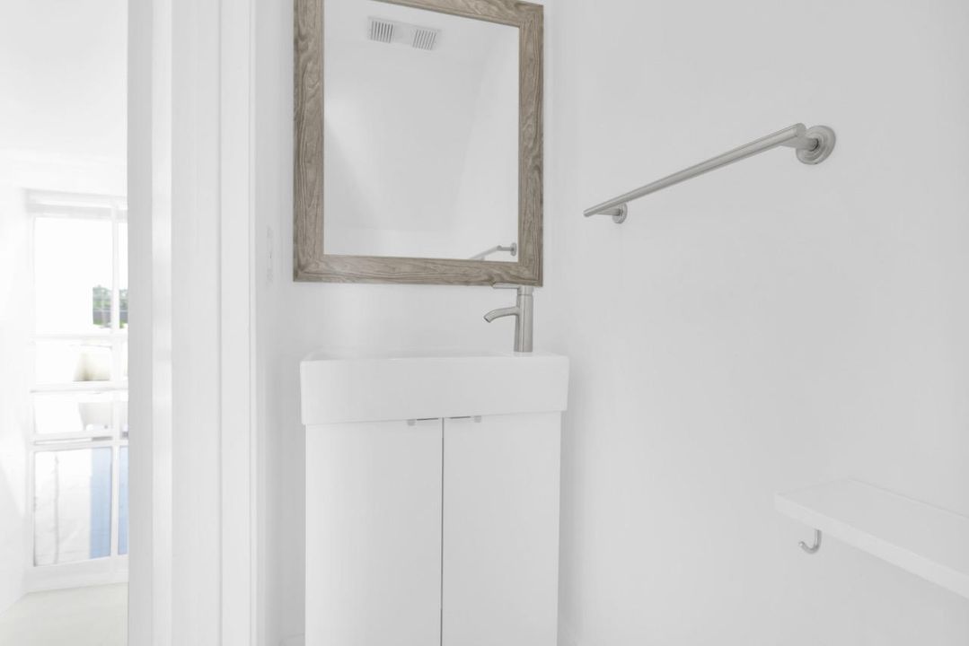 For Sale: $350,000 (2 beds, 2 baths, 1281 Square Feet)