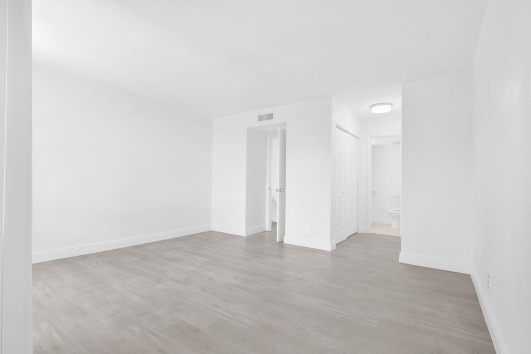 For Sale: $350,000 (2 beds, 2 baths, 1281 Square Feet)