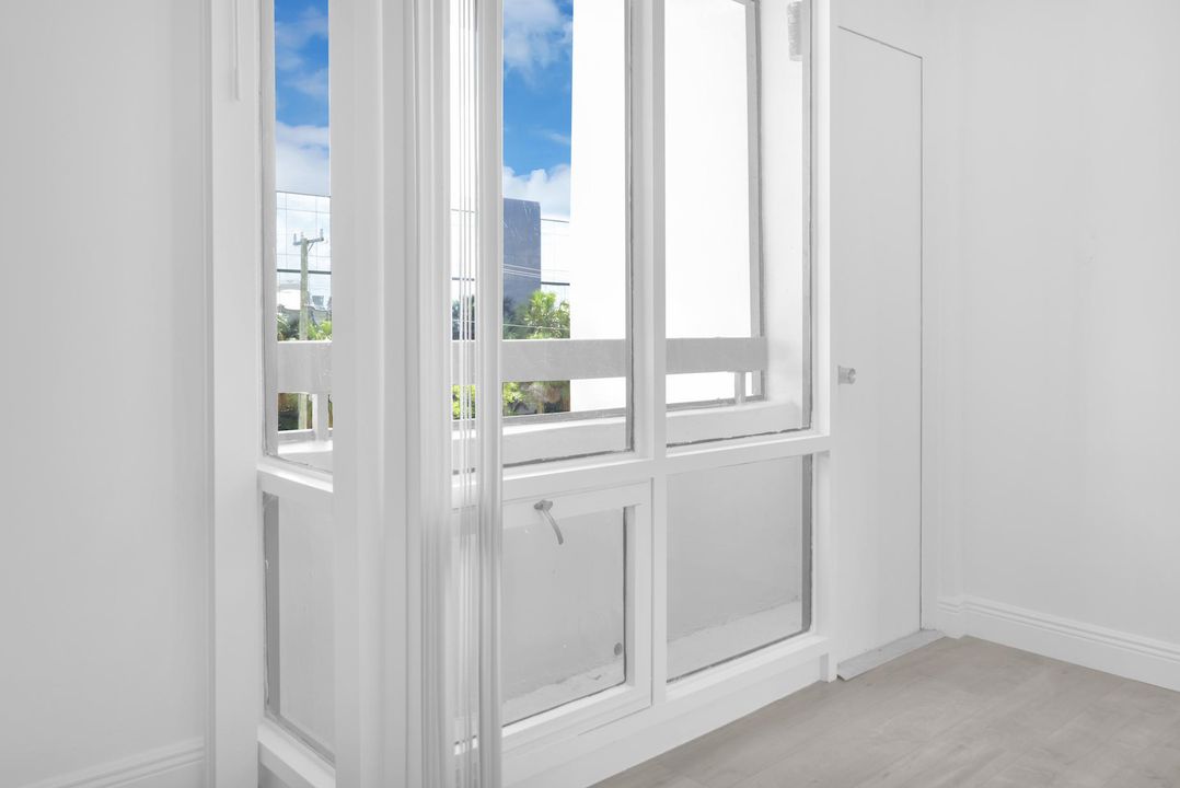 For Sale: $350,000 (2 beds, 2 baths, 1281 Square Feet)