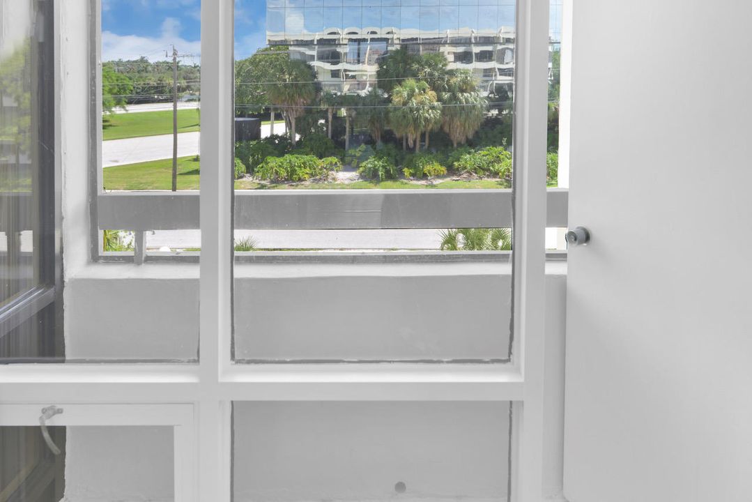 For Sale: $350,000 (2 beds, 2 baths, 1281 Square Feet)