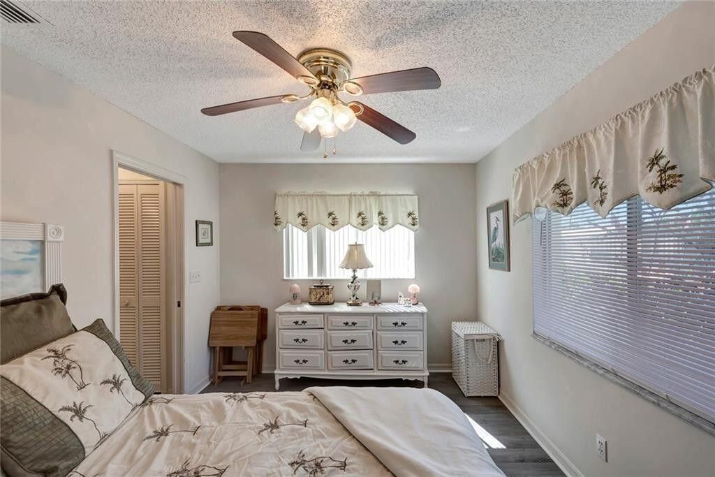 For Rent: $2,550 (3 beds, 2 baths, 1758 Square Feet)