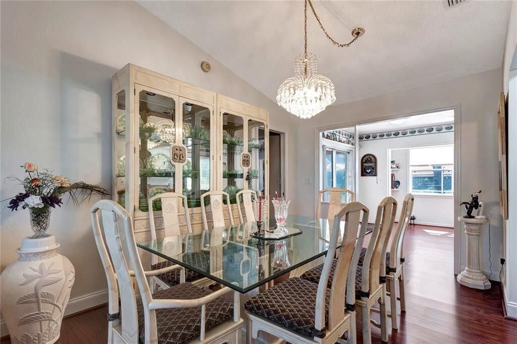 For Rent: $2,550 (3 beds, 2 baths, 1758 Square Feet)