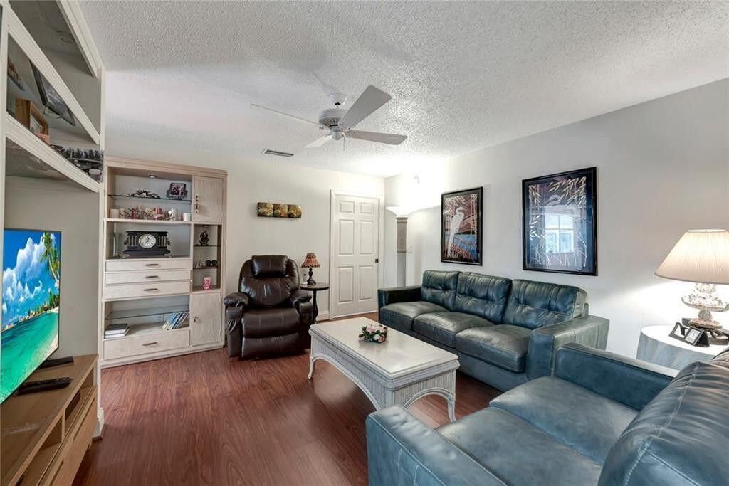 For Rent: $2,550 (3 beds, 2 baths, 1758 Square Feet)