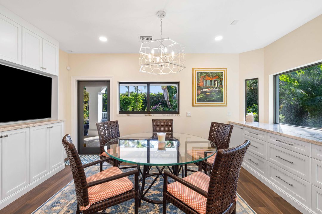 For Sale: $4,325,000 (4 beds, 6 baths, 5302 Square Feet)