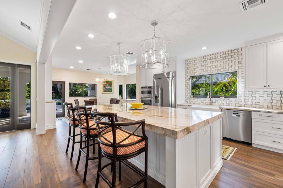 For Sale: $4,325,000 (4 beds, 6 baths, 5302 Square Feet)