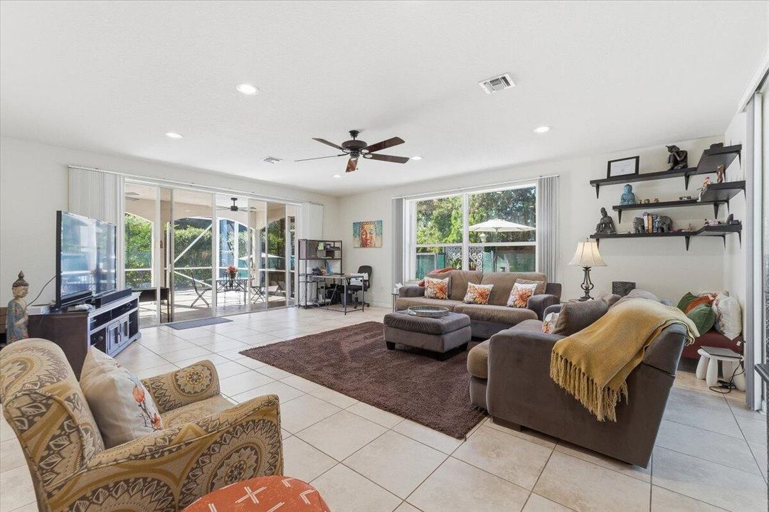 For Sale: $1,050,000 (4 beds, 3 baths, 2956 Square Feet)