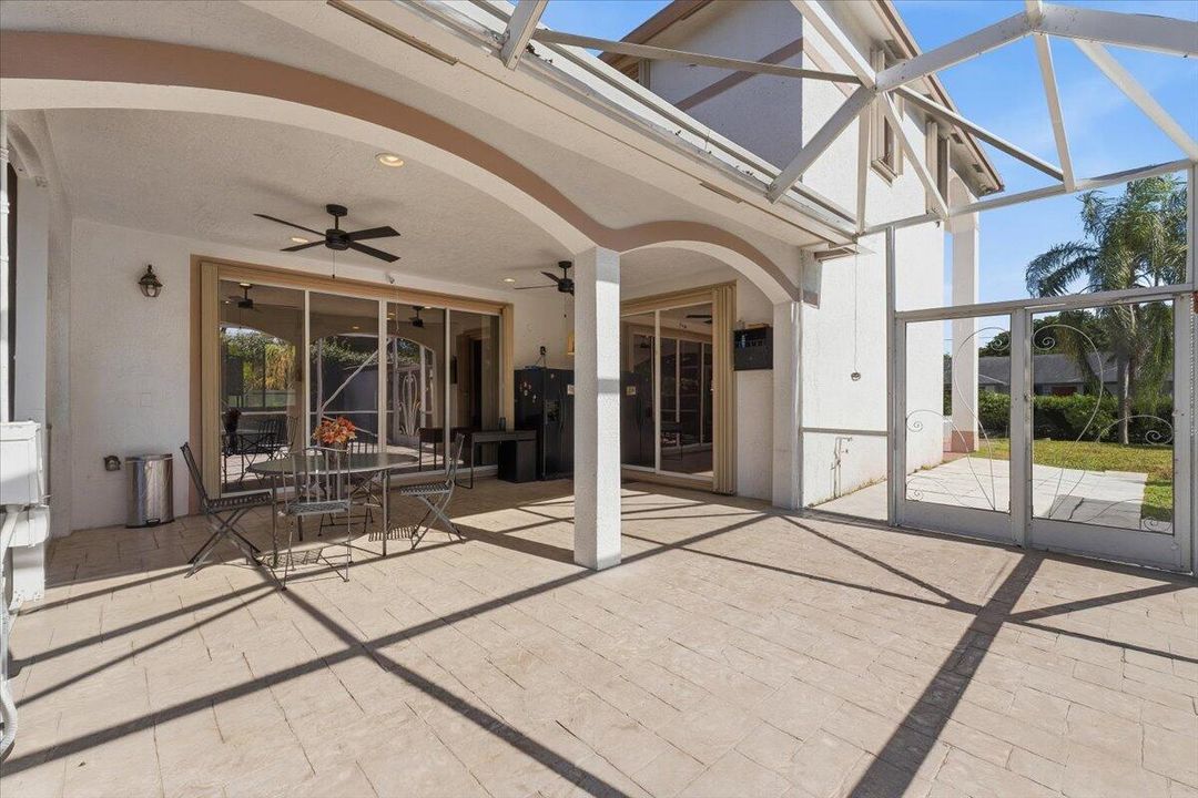 For Sale: $1,050,000 (4 beds, 3 baths, 2956 Square Feet)