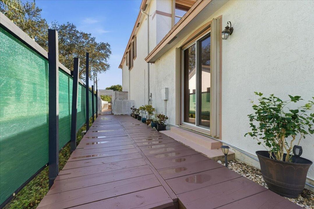 For Sale: $1,050,000 (4 beds, 3 baths, 2956 Square Feet)