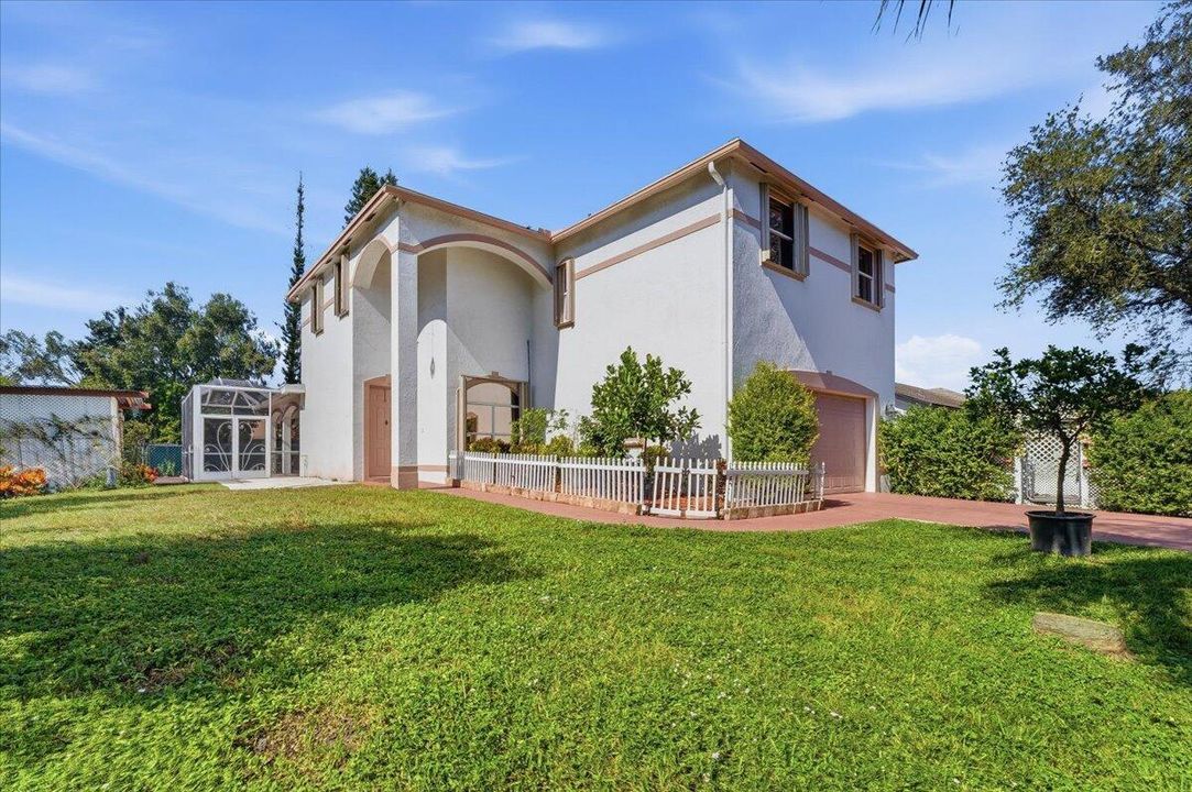 For Sale: $1,050,000 (4 beds, 3 baths, 2956 Square Feet)