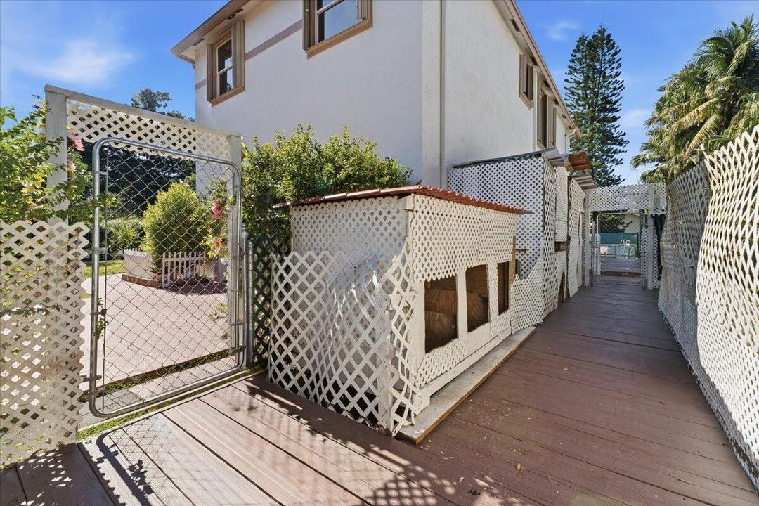 For Sale: $1,050,000 (4 beds, 3 baths, 2956 Square Feet)