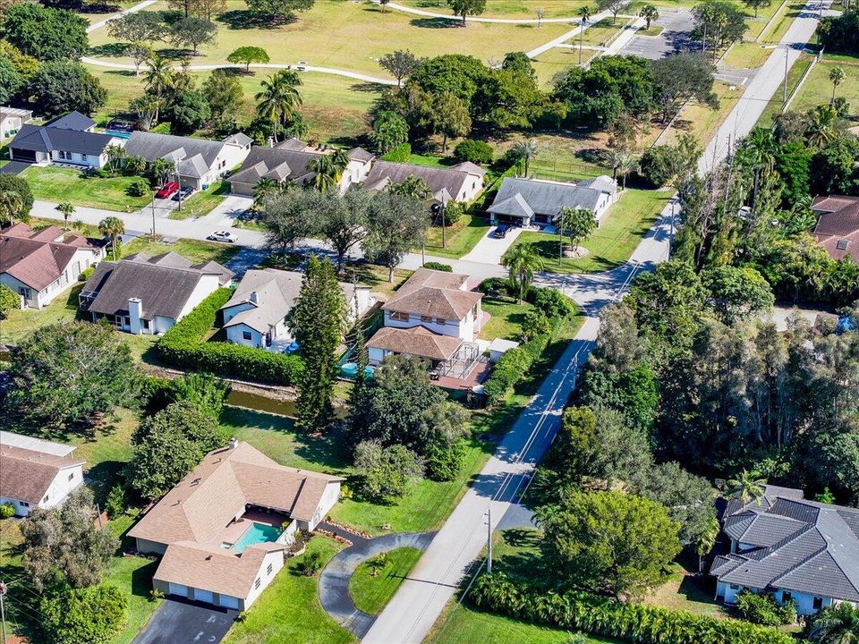 For Sale: $1,050,000 (4 beds, 3 baths, 2956 Square Feet)