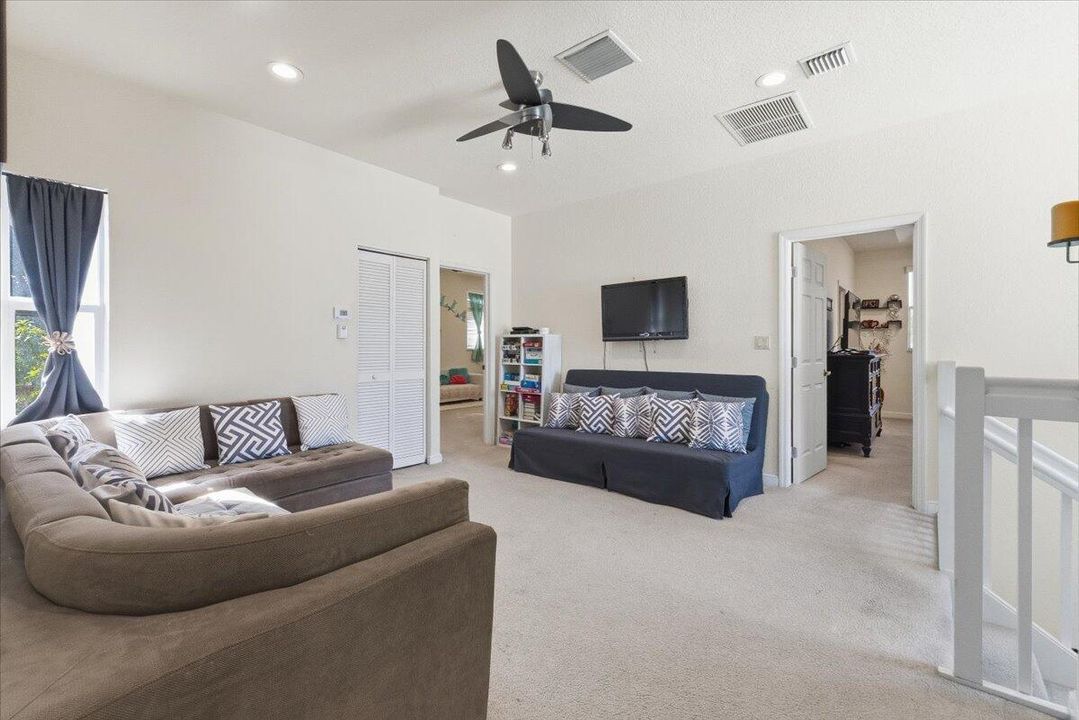 For Sale: $1,050,000 (4 beds, 3 baths, 2956 Square Feet)