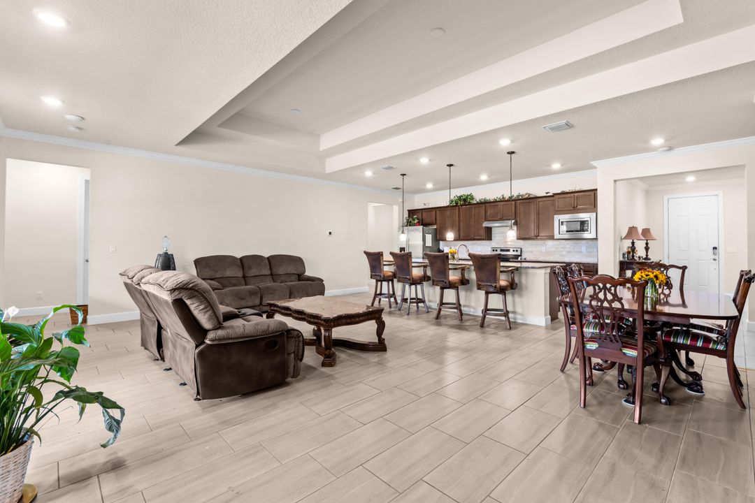 En Venta: $760,000 (3 camas, 2 baños, 2298 Pies cuadrados)