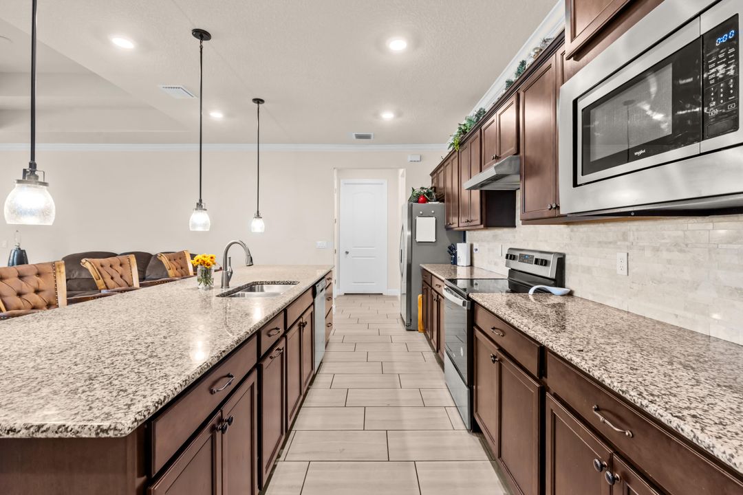 En Venta: $760,000 (3 camas, 2 baños, 2298 Pies cuadrados)