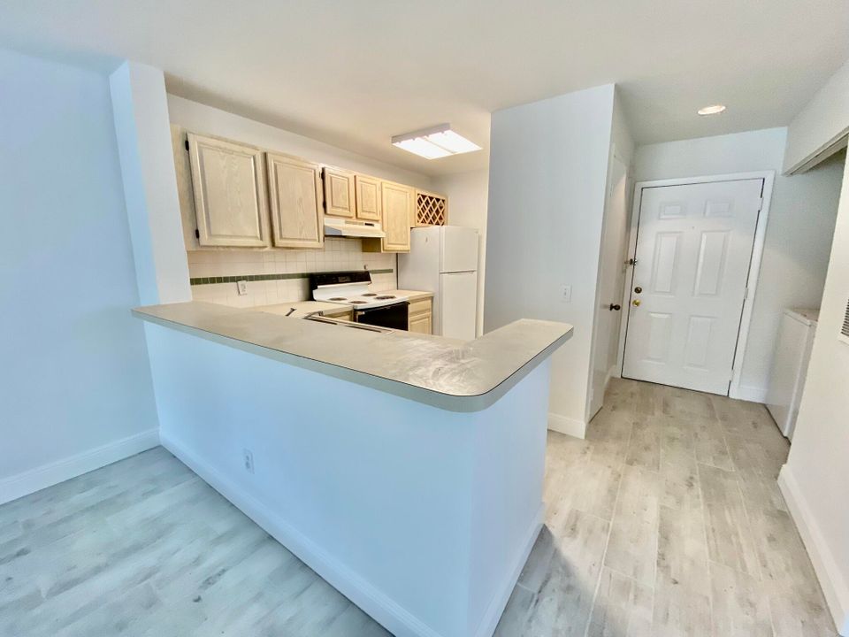 出租: $2,300 (2 贝兹, 2 浴室, 989 平方英尺)