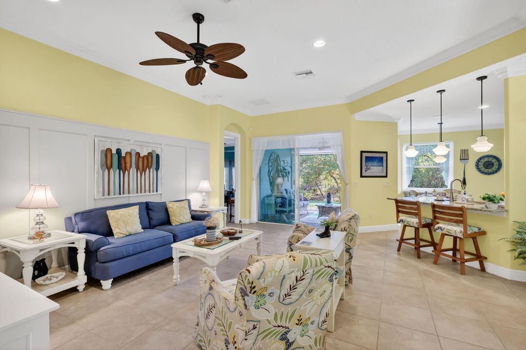 For Sale: $439,000 (2 beds, 2 baths, 1704 Square Feet)