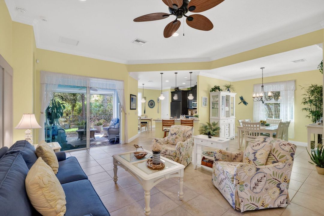 For Sale: $439,000 (2 beds, 2 baths, 1704 Square Feet)