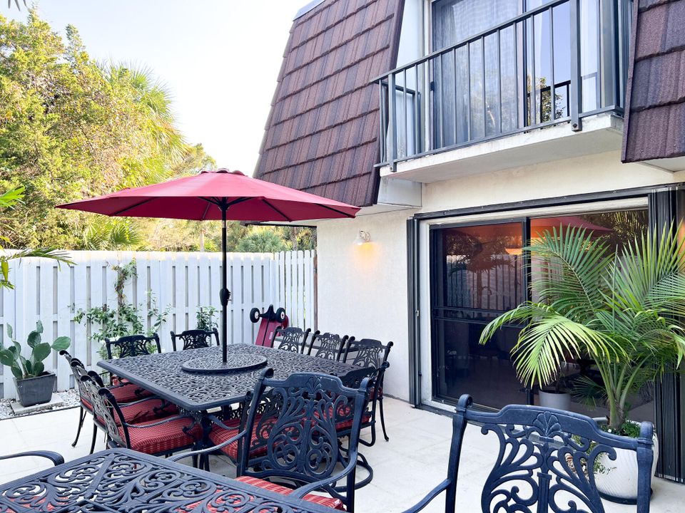 For Sale: $305,000 (2 beds, 2 baths, 1288 Square Feet)