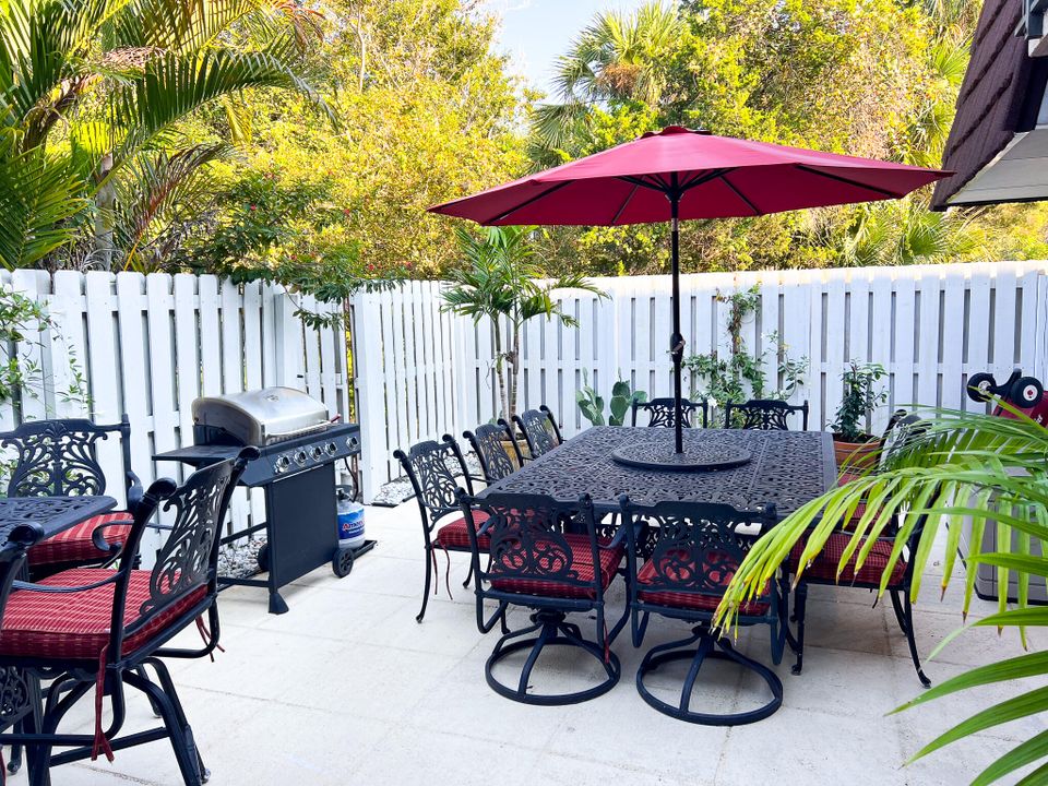 For Sale: $305,000 (2 beds, 2 baths, 1288 Square Feet)