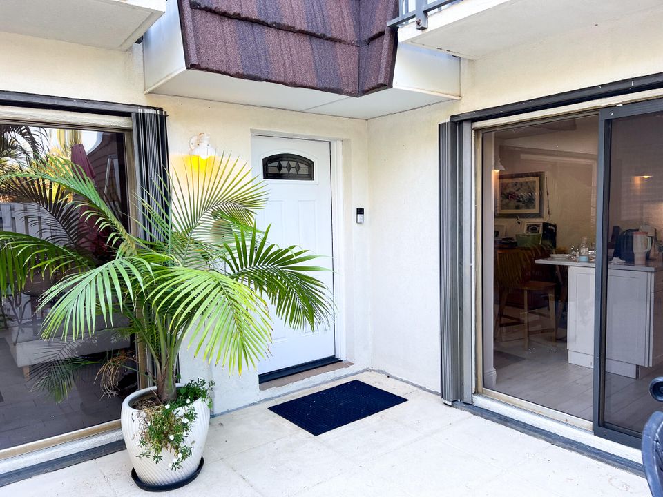 For Sale: $305,000 (2 beds, 2 baths, 1288 Square Feet)