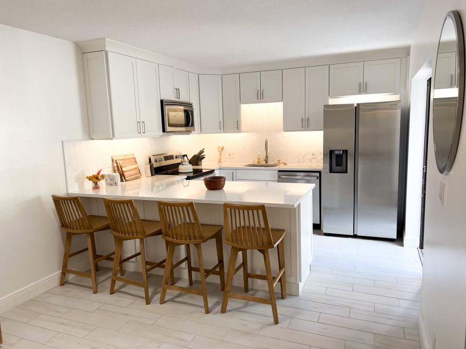 For Sale: $305,000 (2 beds, 2 baths, 1288 Square Feet)