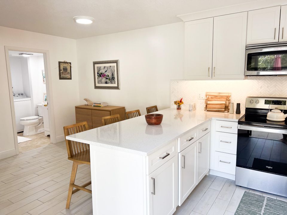 For Sale: $305,000 (2 beds, 2 baths, 1288 Square Feet)