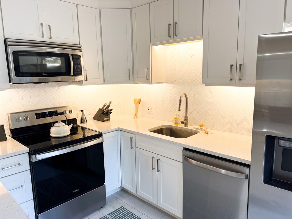 For Sale: $305,000 (2 beds, 2 baths, 1288 Square Feet)