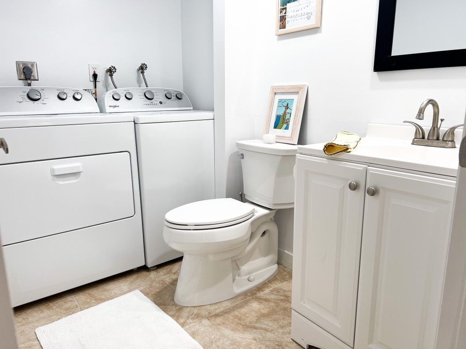 For Sale: $305,000 (2 beds, 2 baths, 1288 Square Feet)