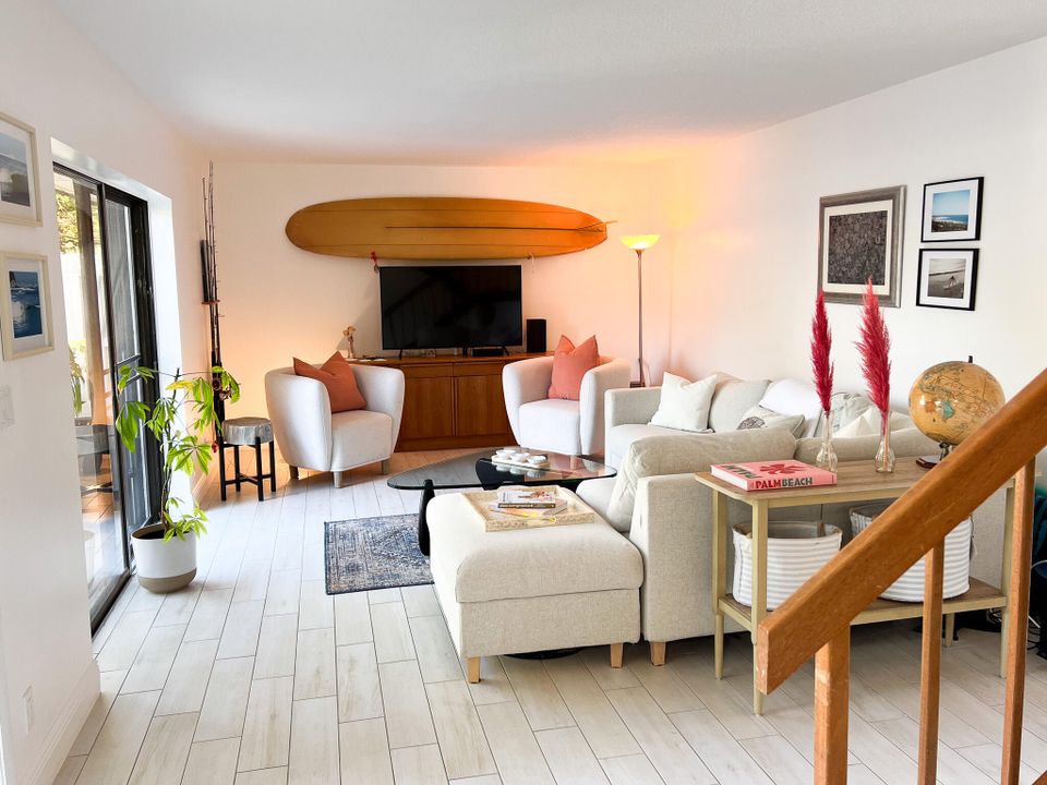 For Sale: $305,000 (2 beds, 2 baths, 1288 Square Feet)