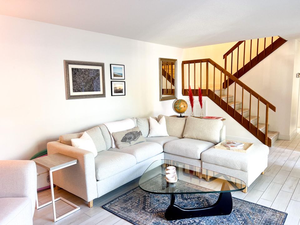 For Sale: $305,000 (2 beds, 2 baths, 1288 Square Feet)