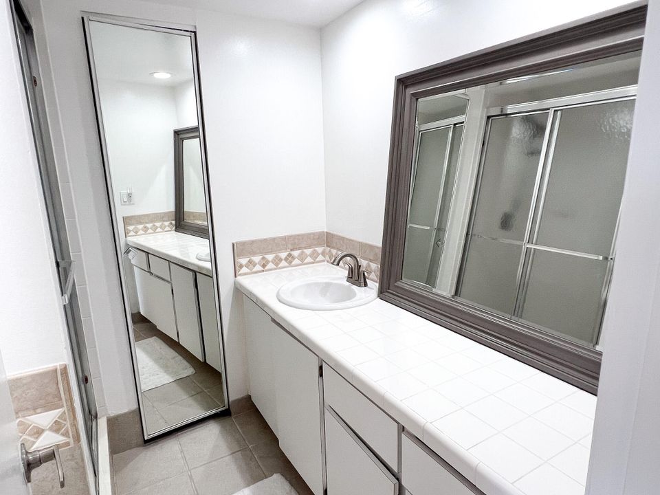 For Sale: $305,000 (2 beds, 2 baths, 1288 Square Feet)