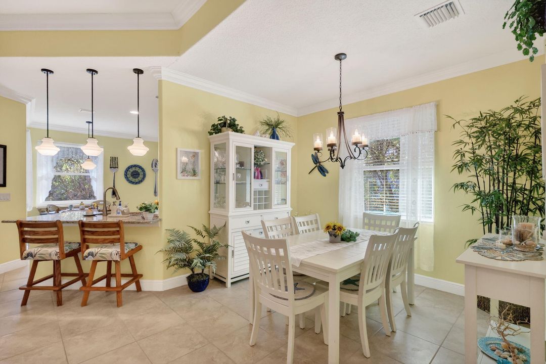 For Sale: $439,000 (2 beds, 2 baths, 1704 Square Feet)