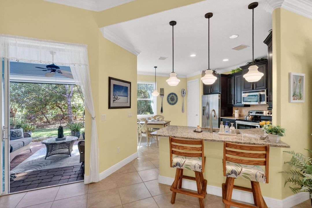 For Sale: $439,000 (2 beds, 2 baths, 1704 Square Feet)