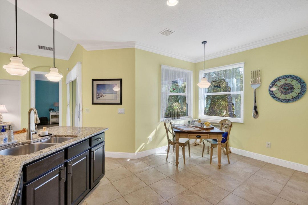 For Sale: $439,000 (2 beds, 2 baths, 1704 Square Feet)